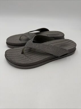 Capelli of New York Men's Dark Gray Textured Flip Flops